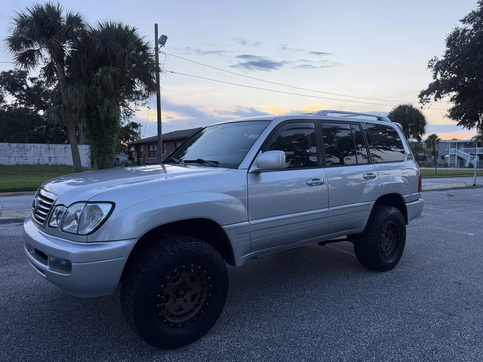 2007 Lexus LX 2nd Gen - Image 3 of 31