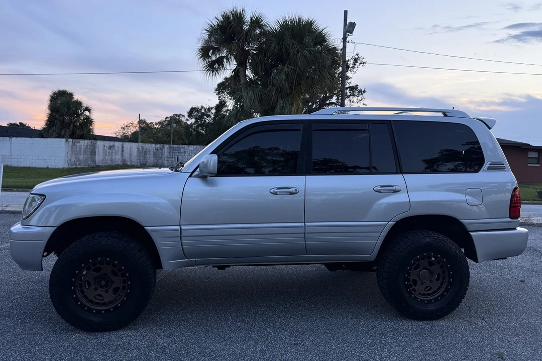 2007 Lexus LX 2nd Gen - Image 4 of 31