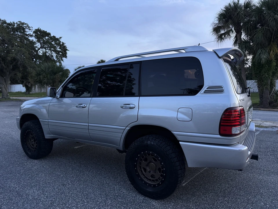 2007 Lexus LX 2nd Gen - Image 8 of 31