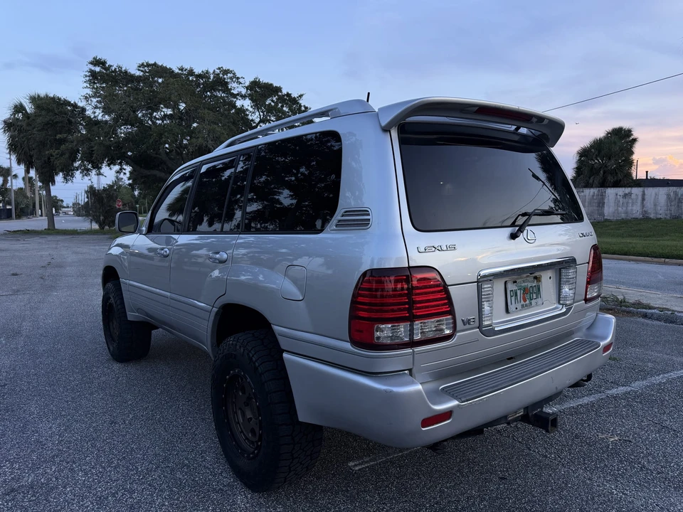2007 Lexus LX 2nd Gen - Image 9 of 31