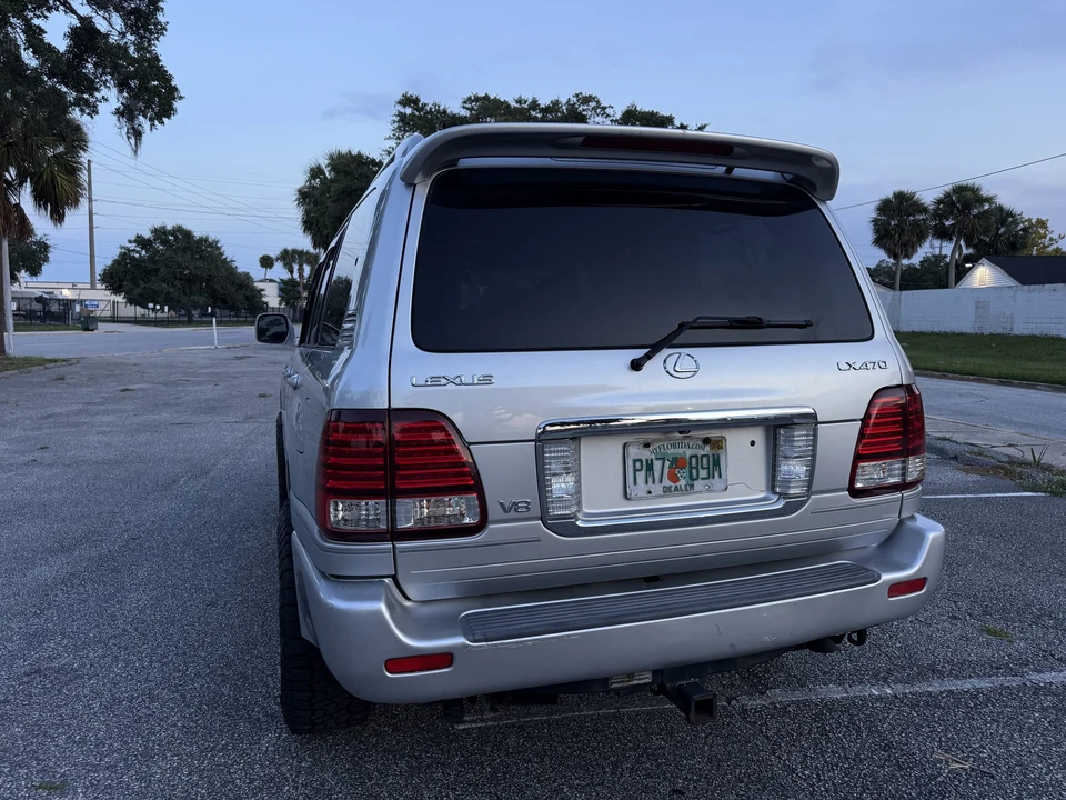 2007 Lexus LX 2nd Gen - Image 10 of 31