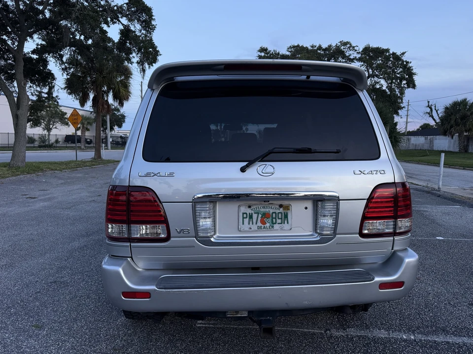 2007 Lexus LX 2nd Gen - Image 11 of 31