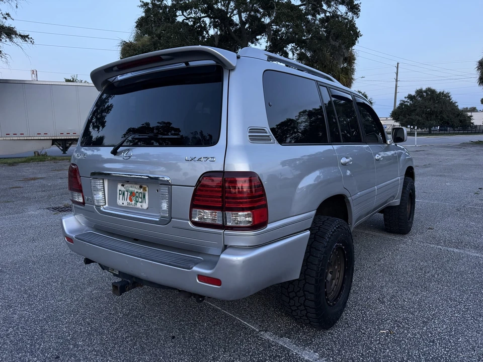 2007 Lexus LX 2nd Gen - Image 15 of 31