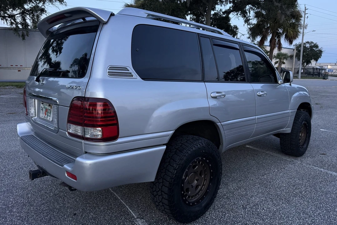 2007 Lexus LX 2nd Gen - Image 16 of 31