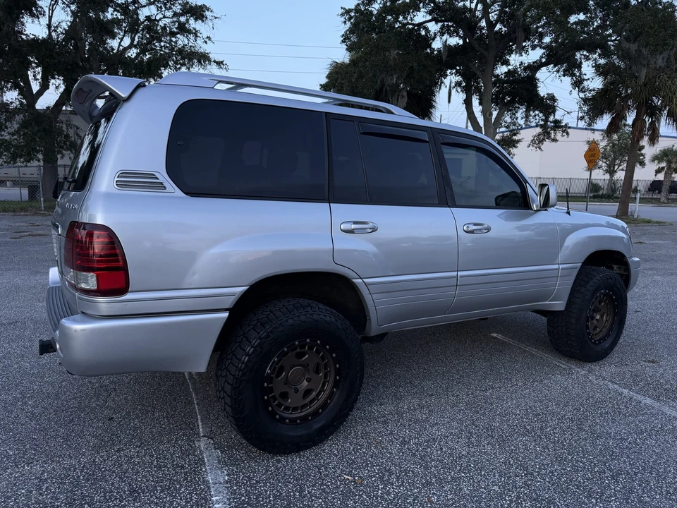 2007 Lexus LX 2nd Gen - Image 17 of 31