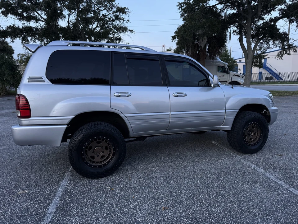 2007 Lexus LX 2nd Gen - Image 18 of 31