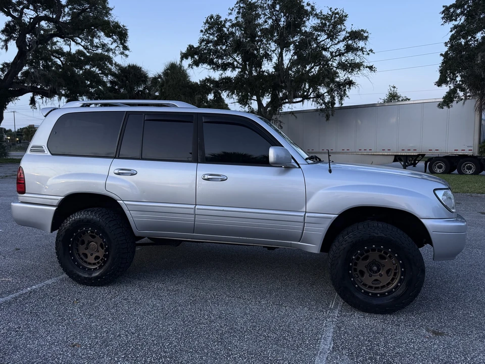2007 Lexus LX 2nd Gen - Image 21 of 31
