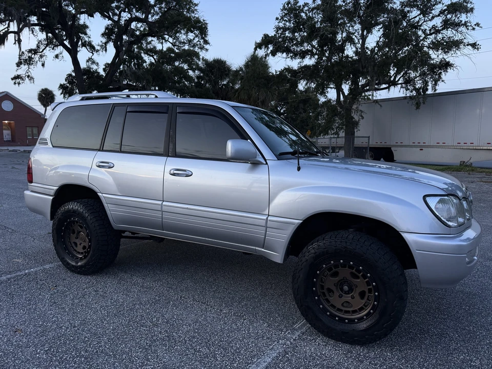 2007 Lexus LX 2nd Gen - Image 22 of 31