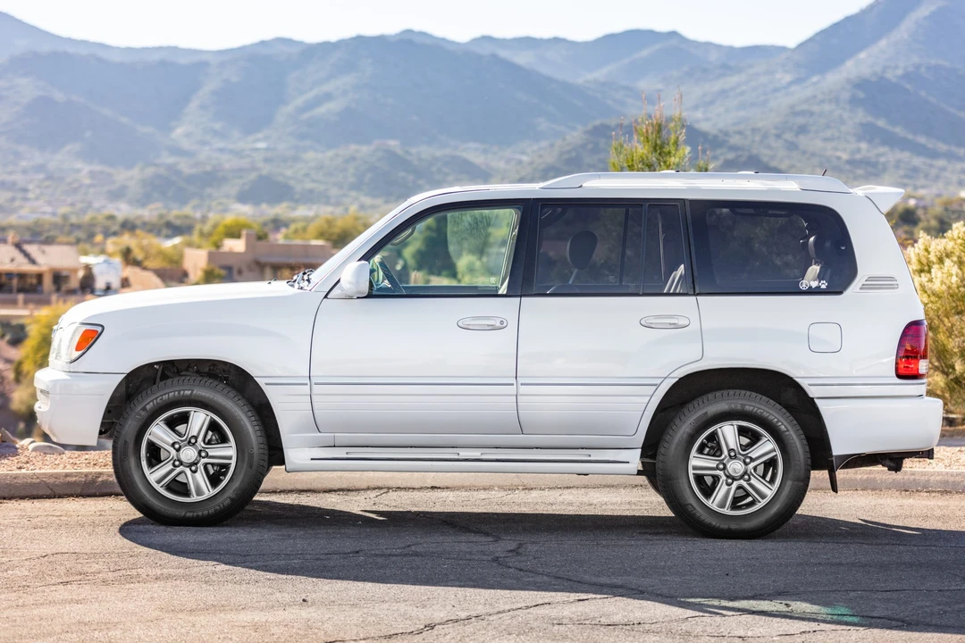 2007 Lexus LX 2nd Gen - Image 3 of 31