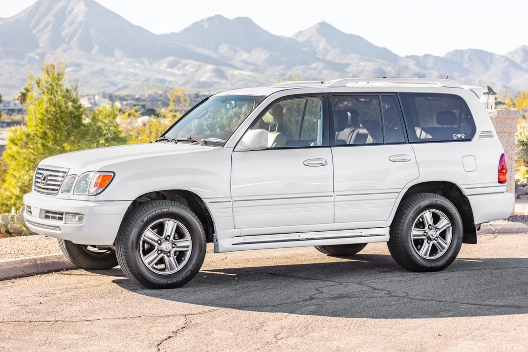 2007 Lexus LX 2nd Gen - Image 2 of 31
