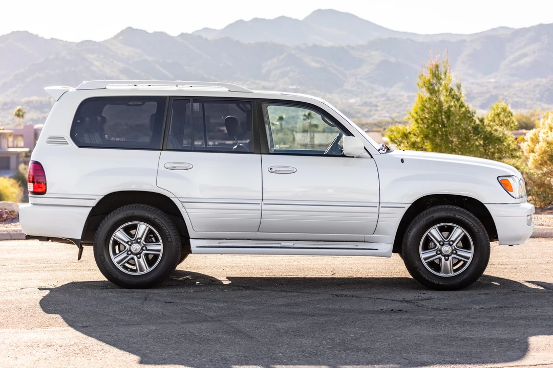 2007 Lexus LX 2nd Gen - Image 9 of 31