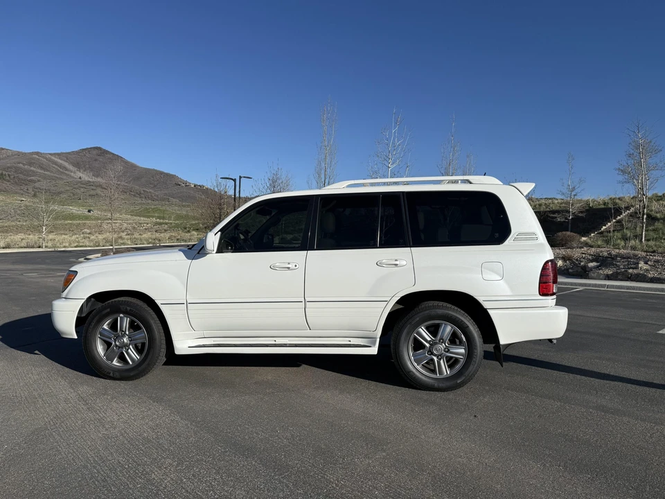 2007 Lexus LX 2nd Gen - Image 11 of 31
