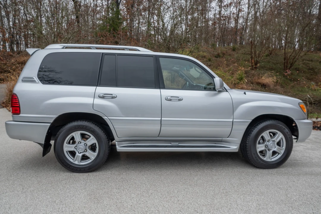 2007 Lexus LX 2nd Gen - Image 4 of 31