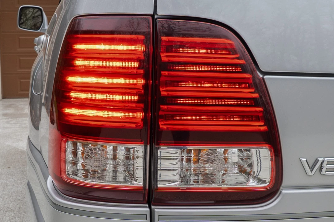 2007 Lexus LX 2nd Gen - Image 15 of 31