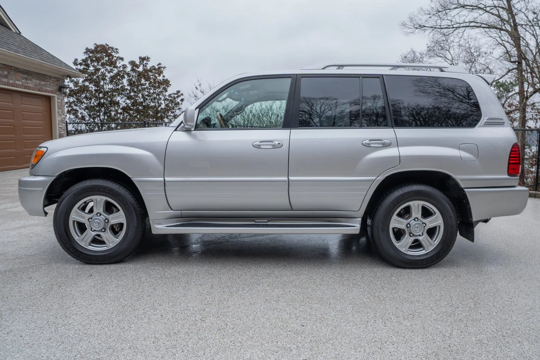 2007 Lexus LX 2nd Gen - Image 8 of 31