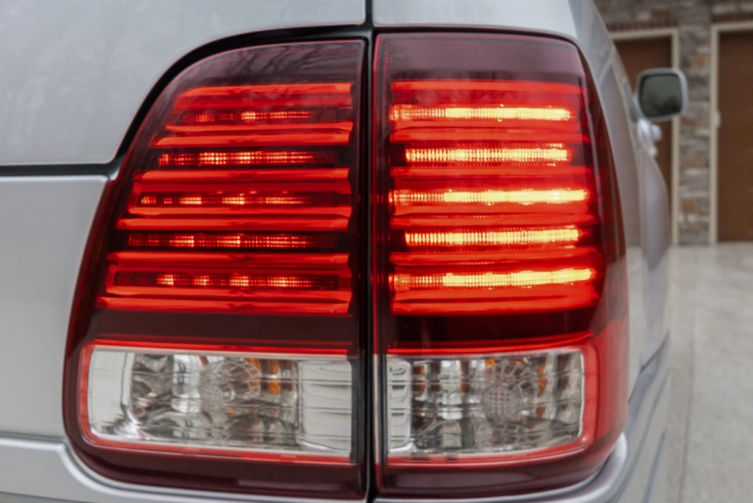 2007 Lexus LX 2nd Gen - Image 16 of 31