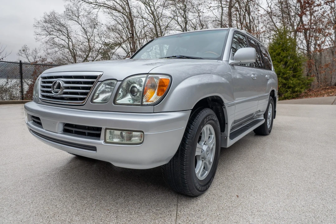 2007 Lexus LX 2nd Gen - Image 2 of 31