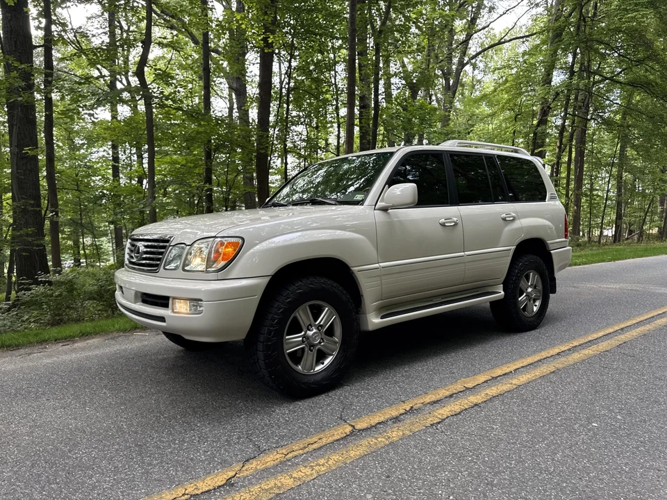 2007 Lexus LX 2nd Gen - Image 2 of 31