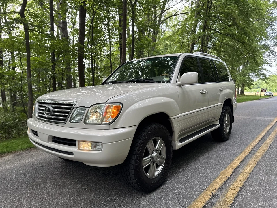 2007 Lexus LX 2nd Gen - Image 3 of 31