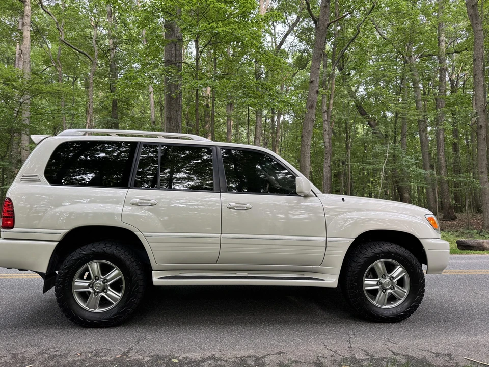2007 Lexus LX 2nd Gen - Image 16 of 31