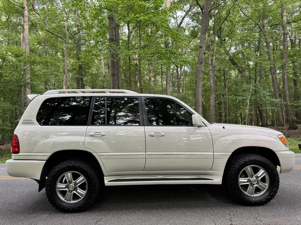 2007 Lexus LX 2nd Gen - Image 17 of 31