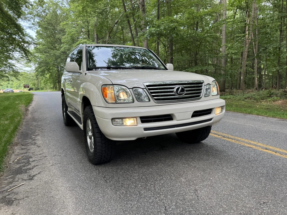 2007 Lexus LX 2nd Gen - Image 11 of 31