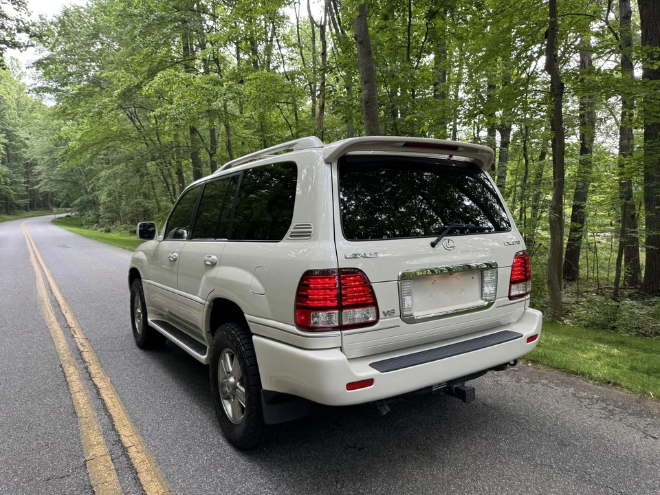 2007 Lexus LX 2nd Gen - Image 29 of 31