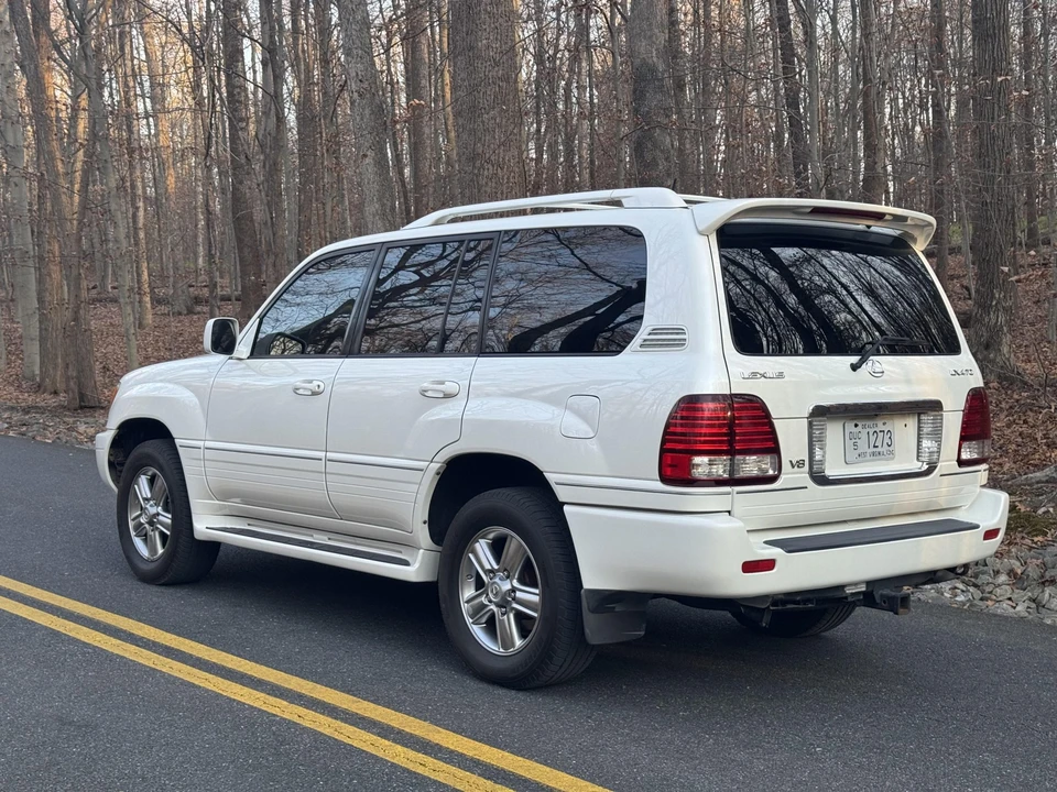 2007 Lexus LX 2nd Gen - Image 10 of 31