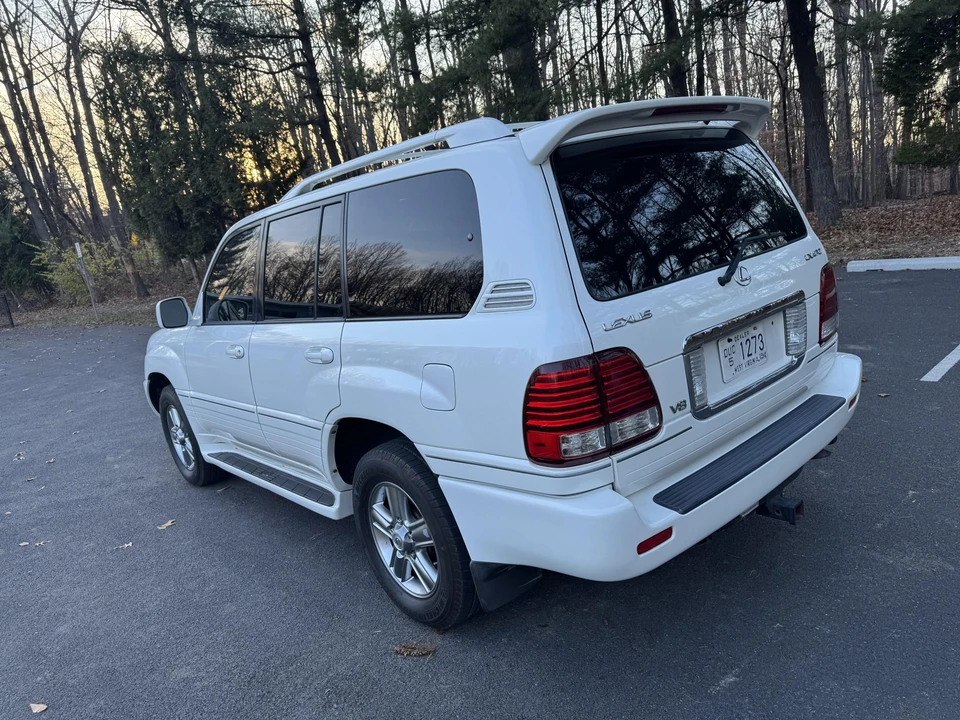 2007 Lexus LX 2nd Gen - Image 11 of 31