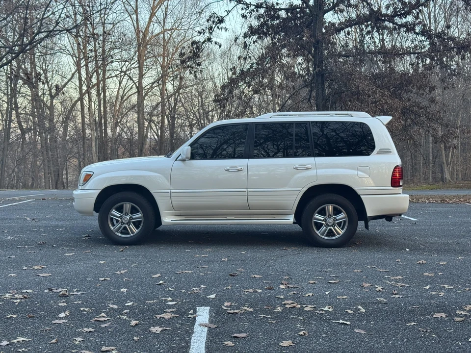 2007 Lexus LX 2nd Gen - Image 3 of 31
