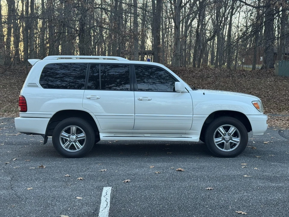 2007 Lexus LX 2nd Gen - Image 25 of 31