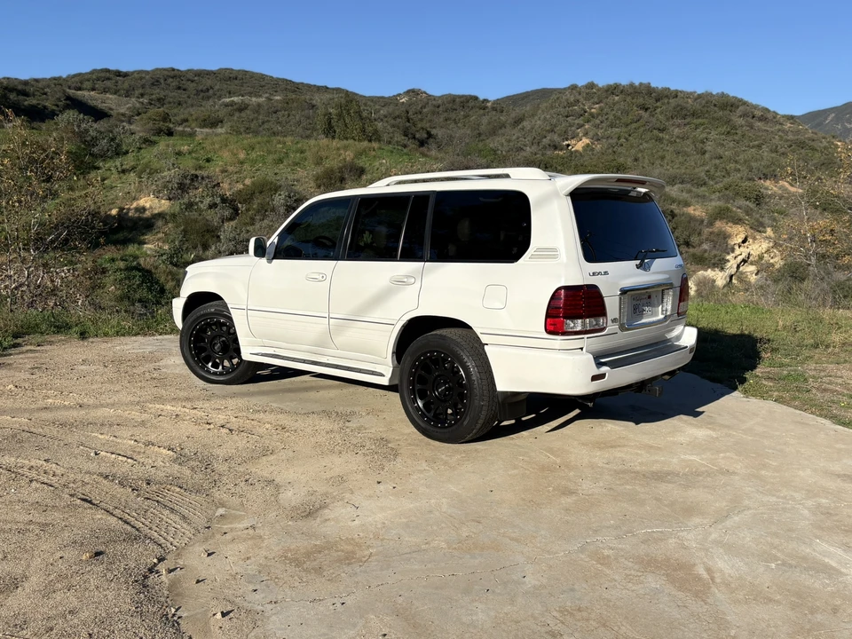 2007 Lexus LX 2nd Gen - Image 10 of 31