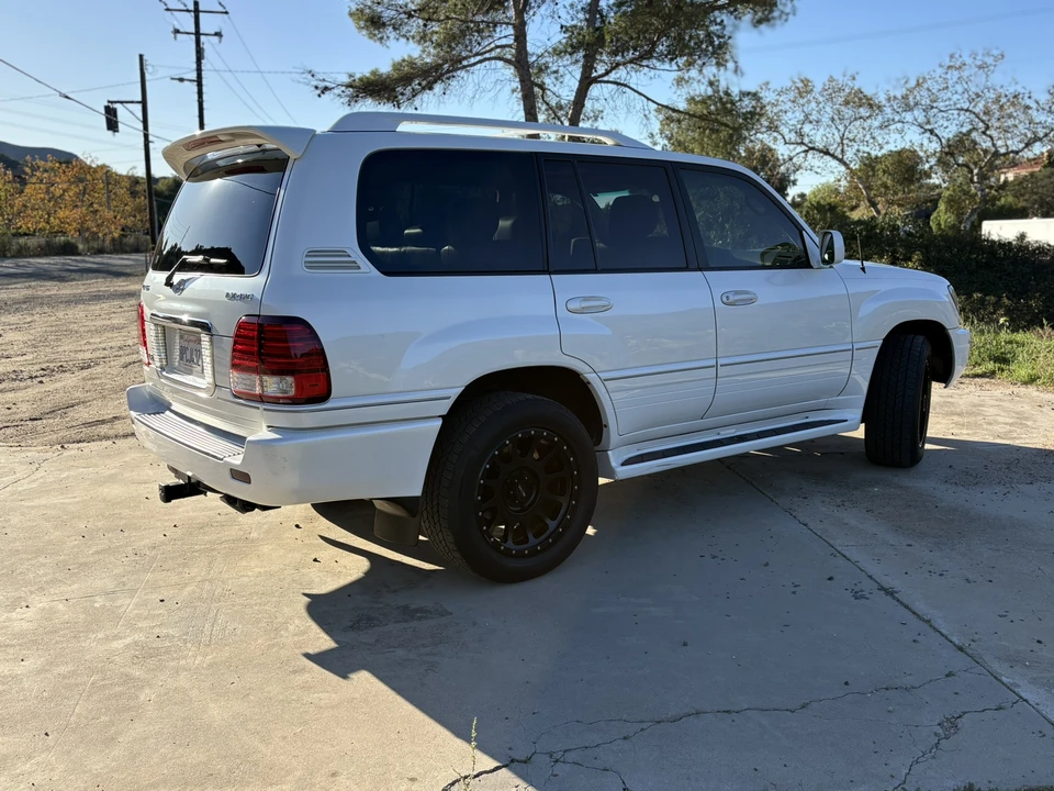 2007 Lexus LX 2nd Gen - Image 18 of 31