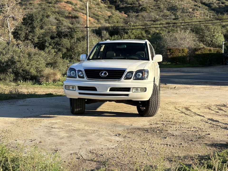 2007 Lexus LX 2nd Gen - Image 2 of 31
