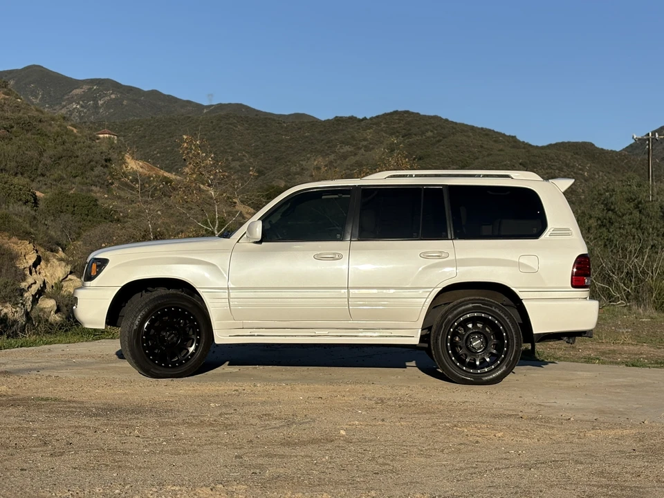 2007 Lexus LX 2nd Gen - Image 8 of 31