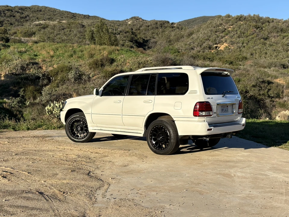 2007 Lexus LX 2nd Gen - Image 9 of 31