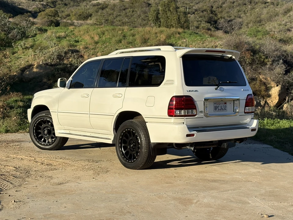 2007 Lexus LX 2nd Gen - Image 11 of 31