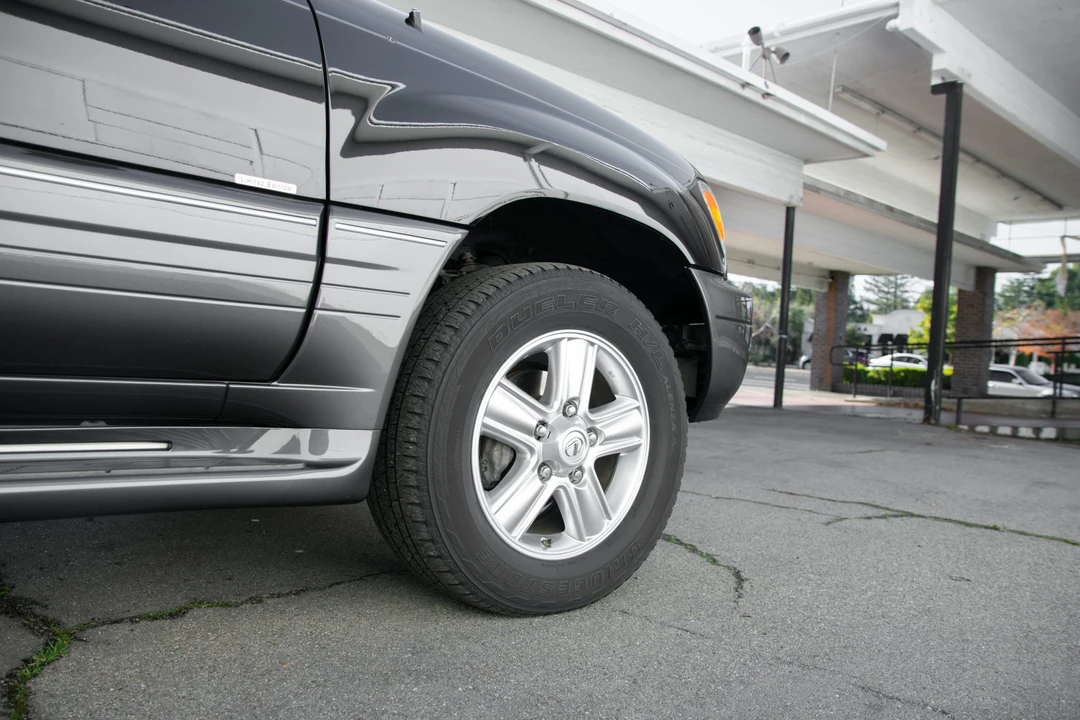 2007 Lexus LX 2nd Gen - Image 19 of 31