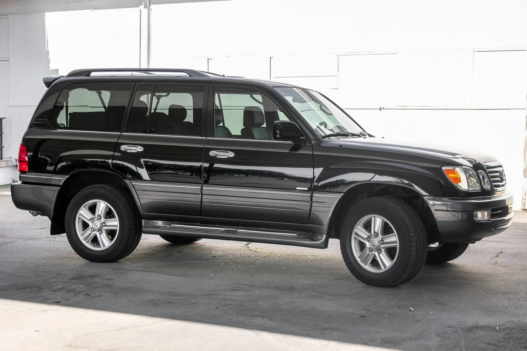 2007 Lexus LX 2nd Gen - Image 11 of 31