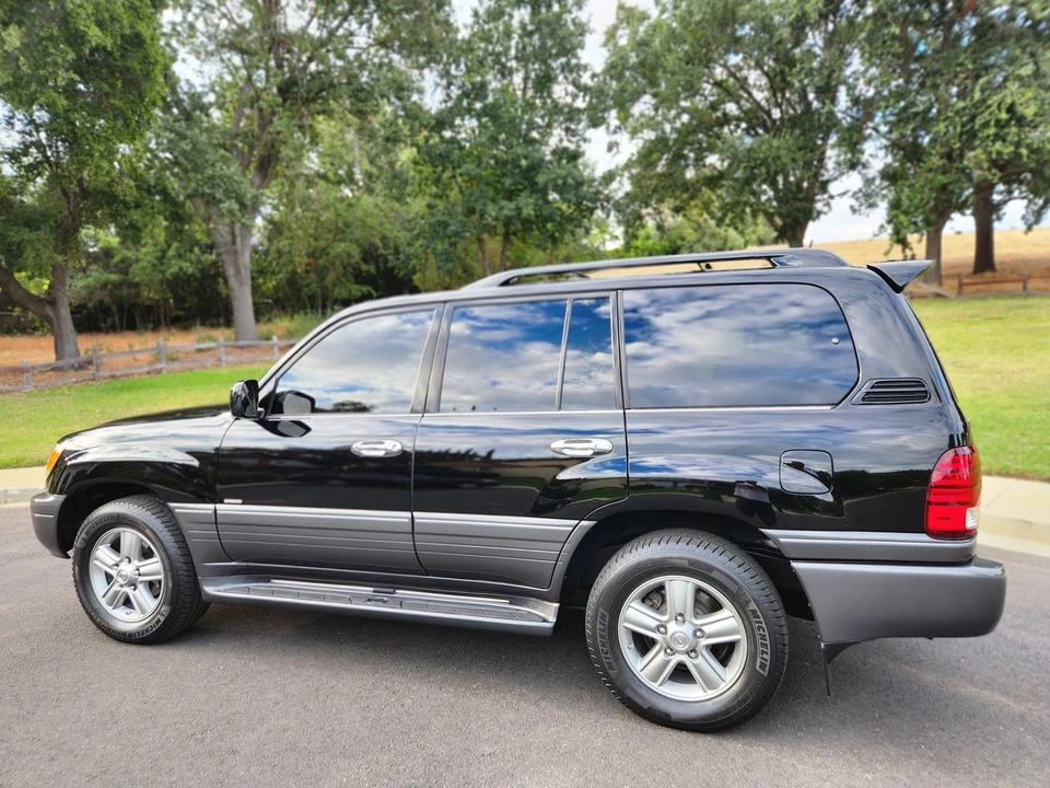 2007 Lexus LX 2nd Gen - Image 10 of 31