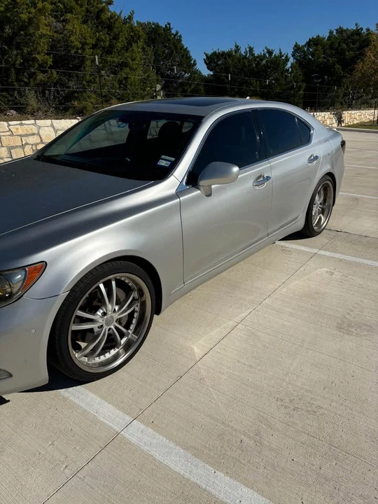 2007 Lexus LS 4th Gen - Image 2 of 10