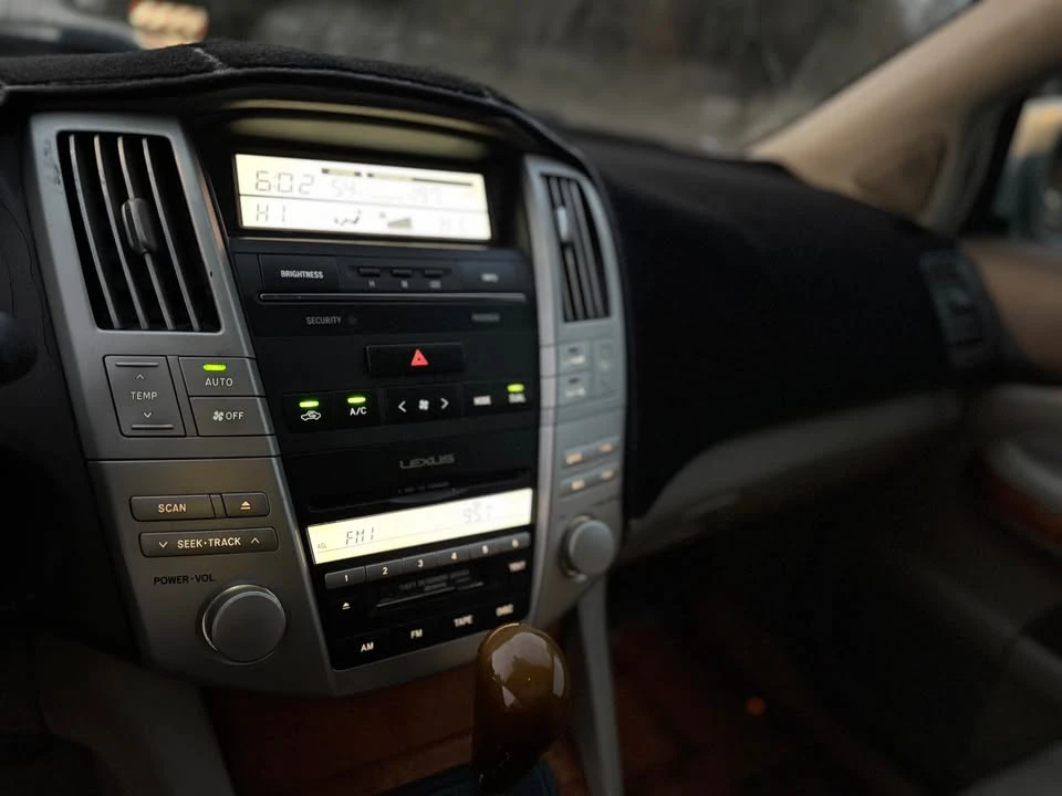 2007 Lexus RX 2nd Gen - Image 12 of 19