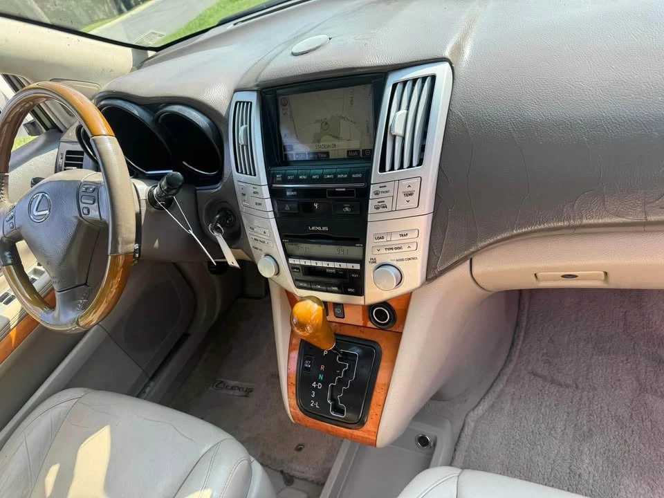 2007 Lexus RX 2nd Gen - Image 17 of 18