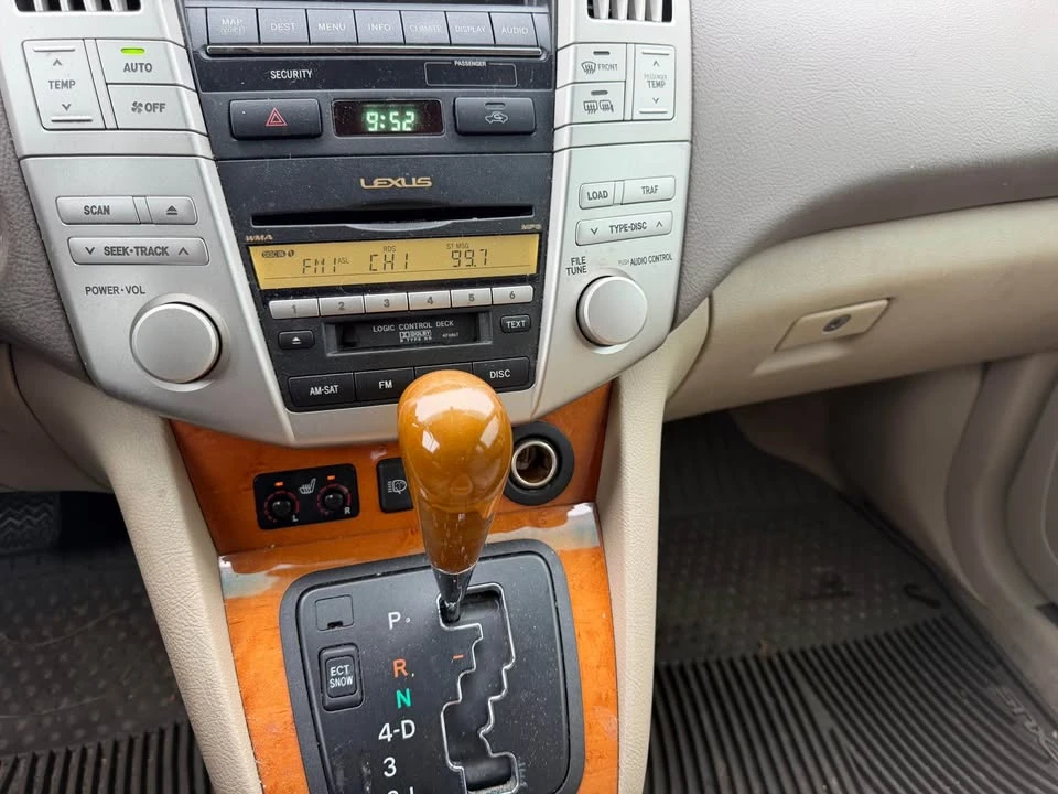 2007 Lexus RX 2nd Gen - Image 8 of 10