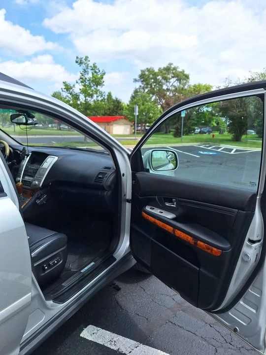 2007 Lexus RX 2nd Gen - Image 9 of 13