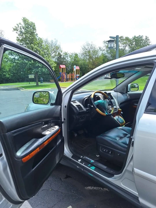 2007 Lexus RX 2nd Gen - Image 7 of 13