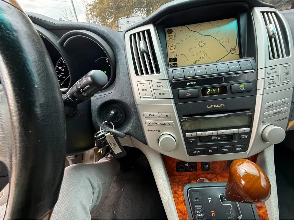 2007 Lexus RX 2nd Gen - Image 9 of 12