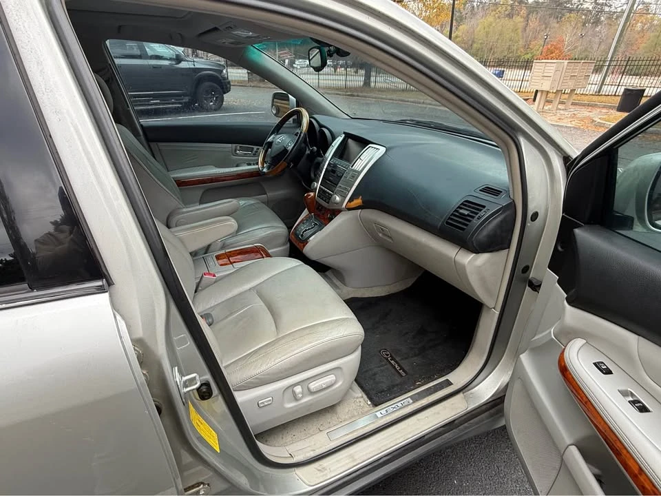 2007 Lexus RX 2nd Gen - Image 10 of 12
