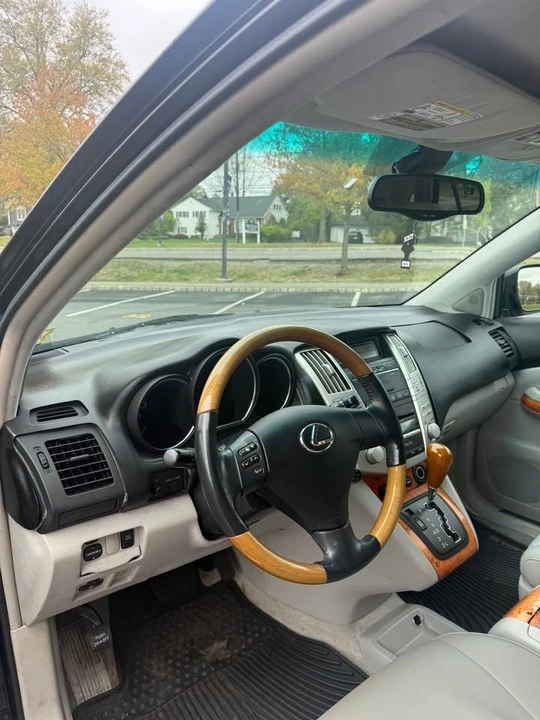 2007 Lexus RX 2nd Gen - Image 4 of 11