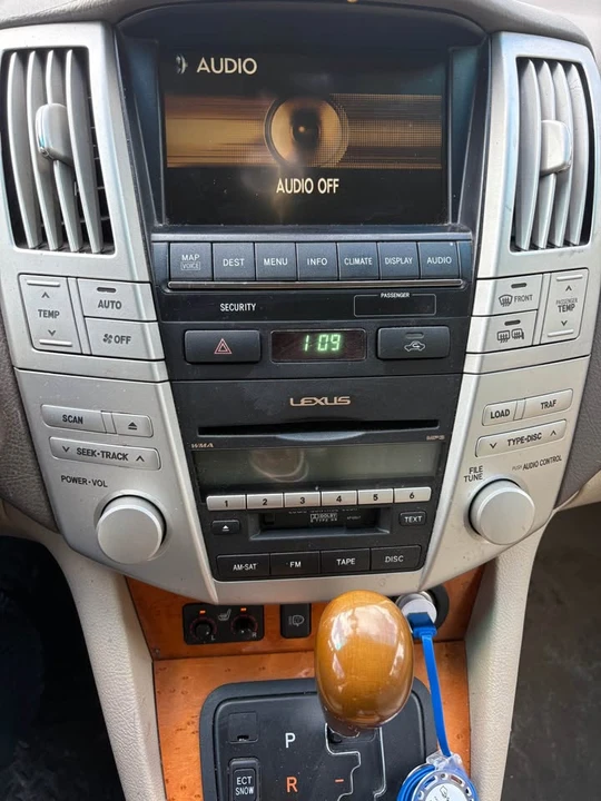 2007 Lexus RX 2nd Gen - Image 11 of 14